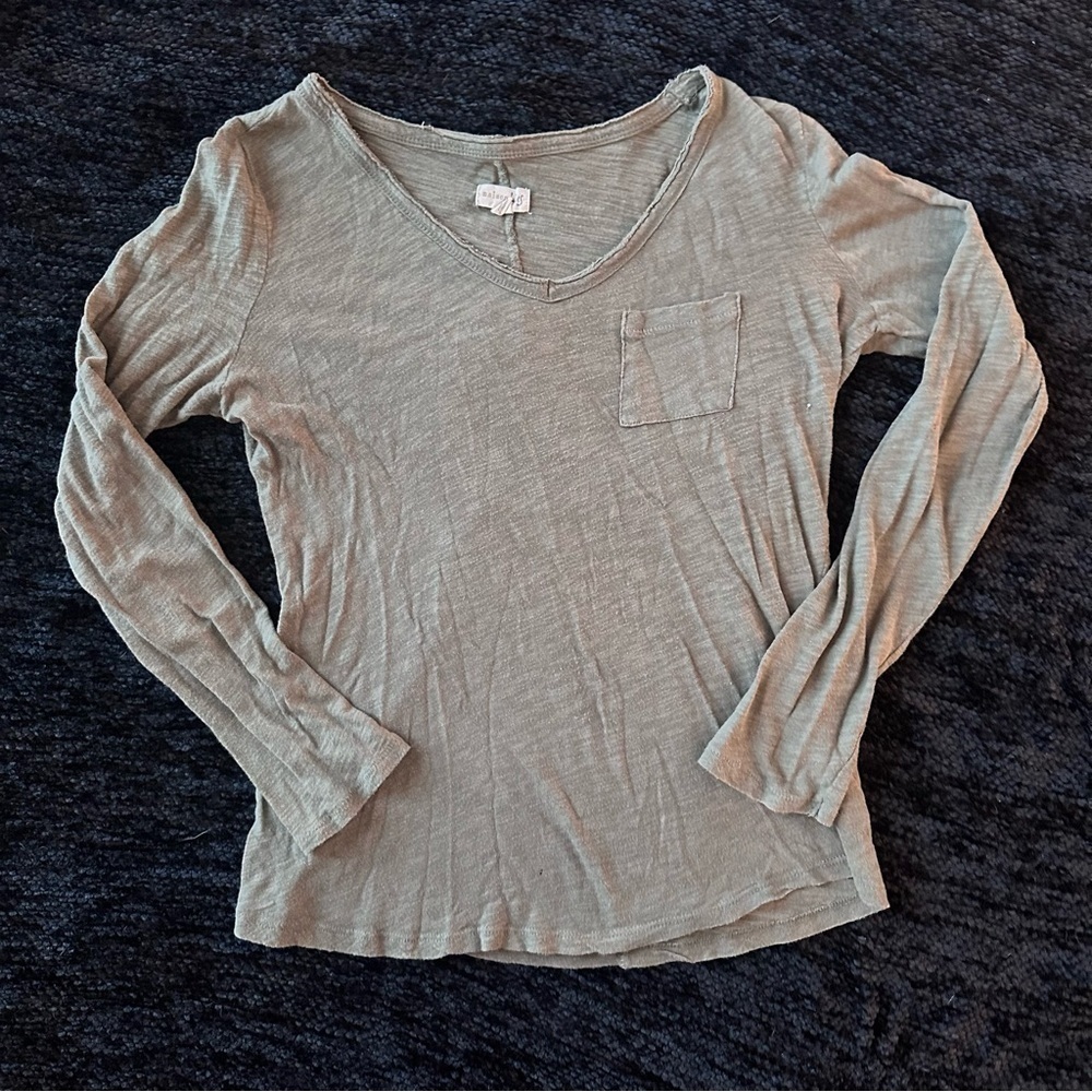 Green Long Sleeve Pocket Tee | Subtle V Neck - Picture 1 of 8